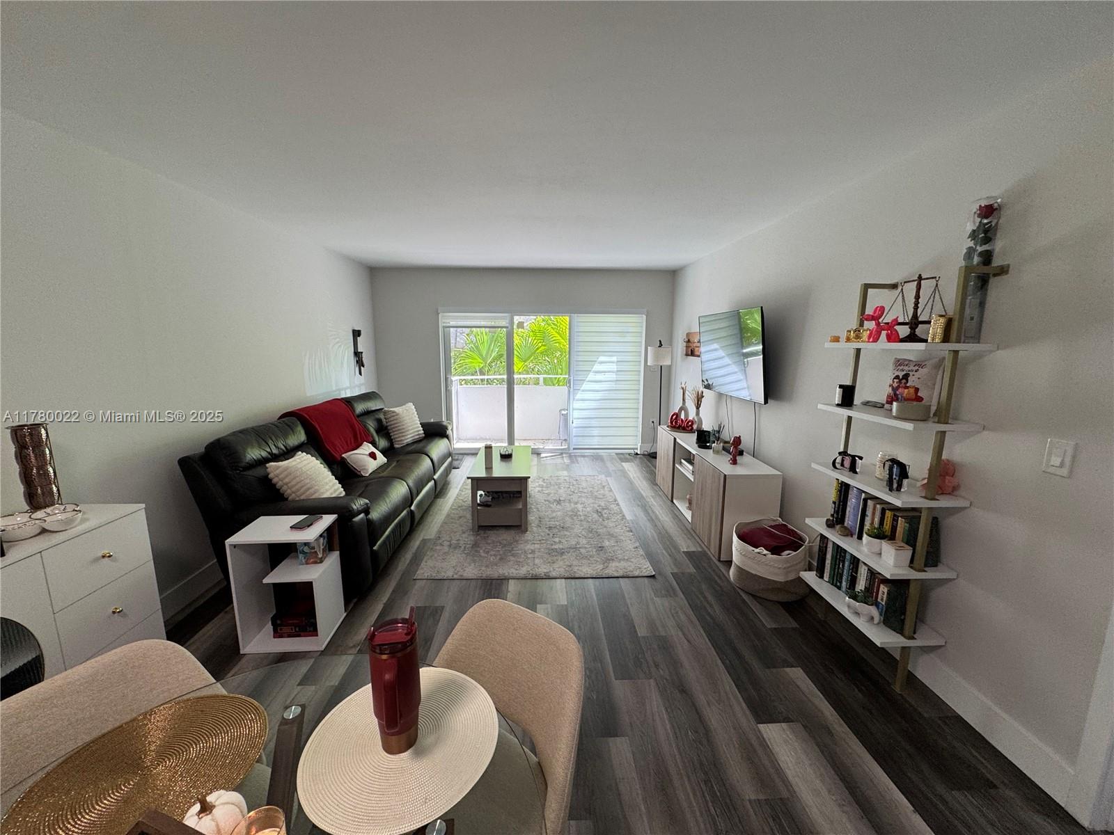 1235 Mariposa Ave # 1