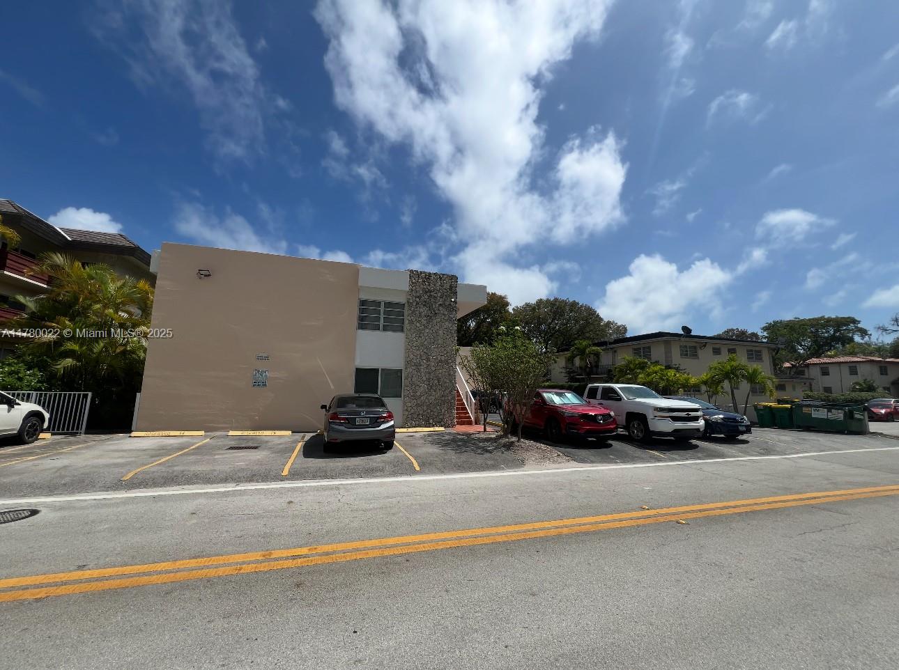1235 Mariposa Ave # 1