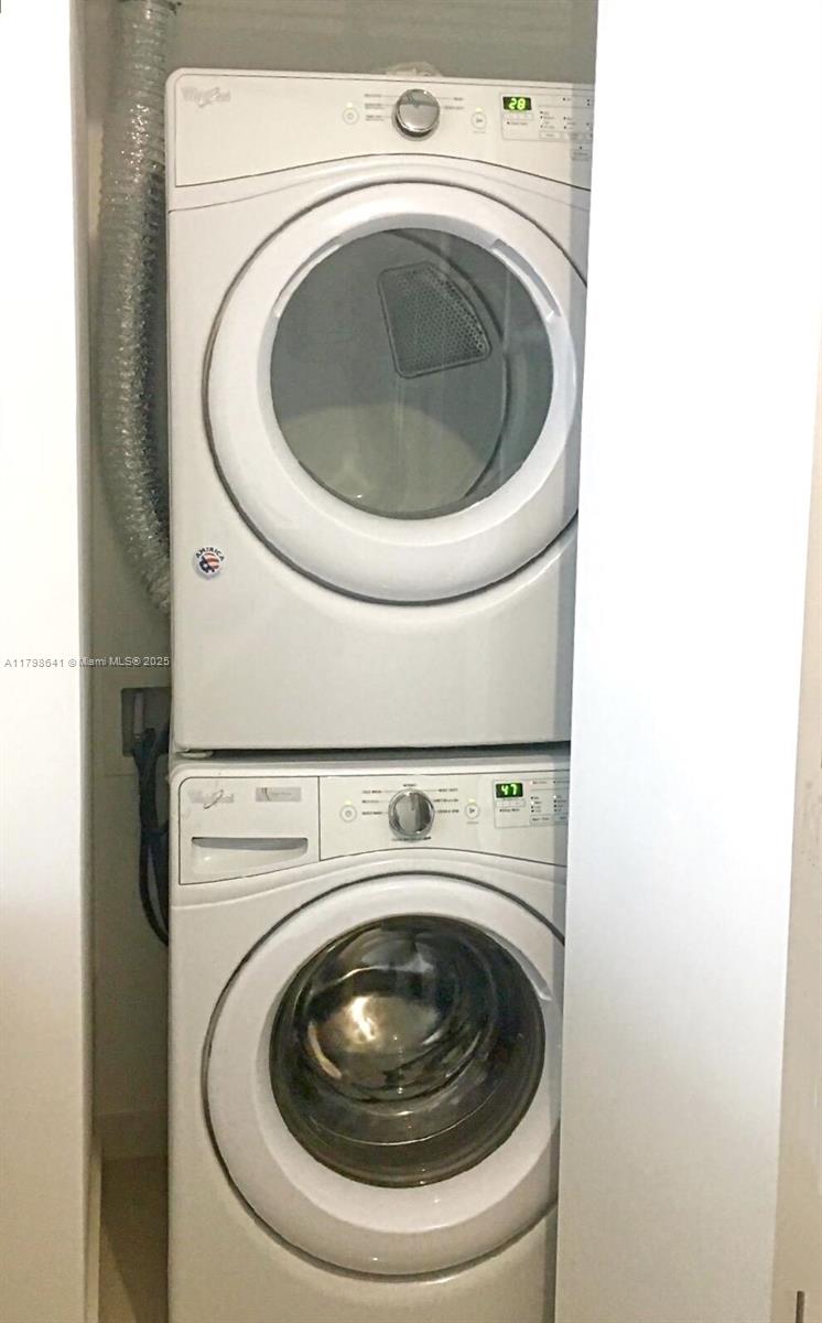 488 NE 18th St # 4909