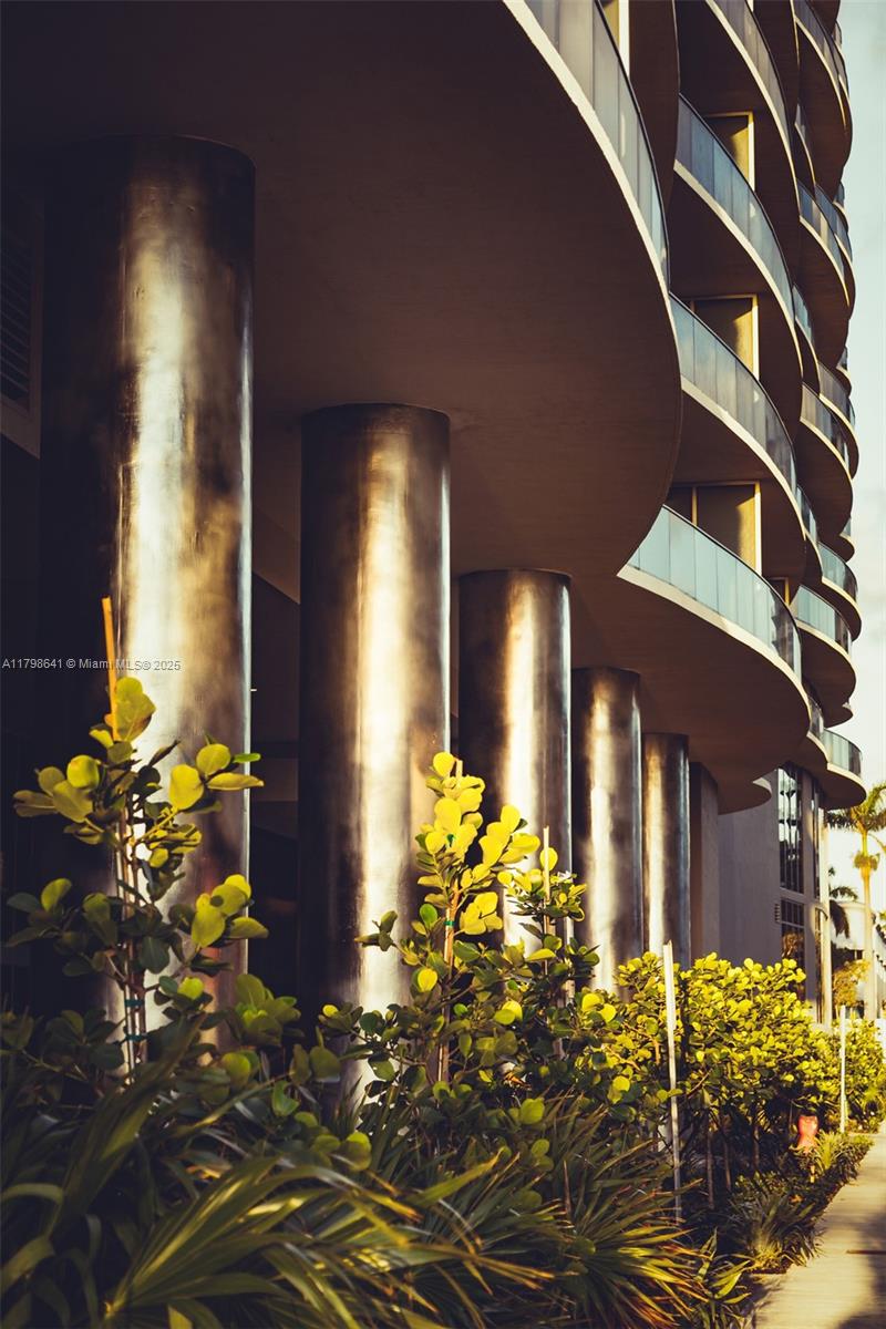 488 NE 18th St # 4909