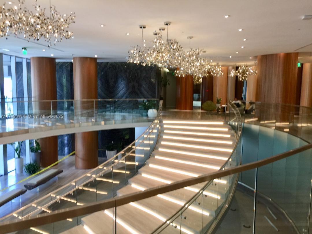 488 NE 18th St # 4909