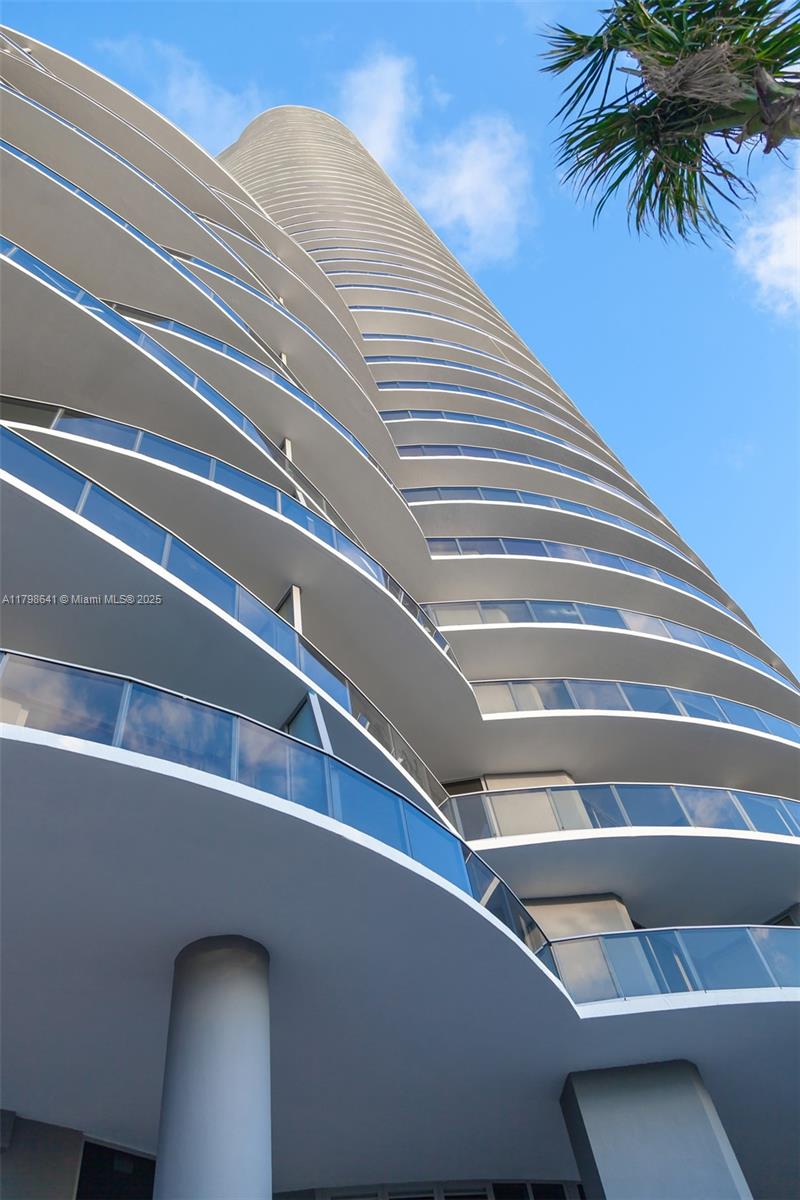 488 NE 18th St # 4909