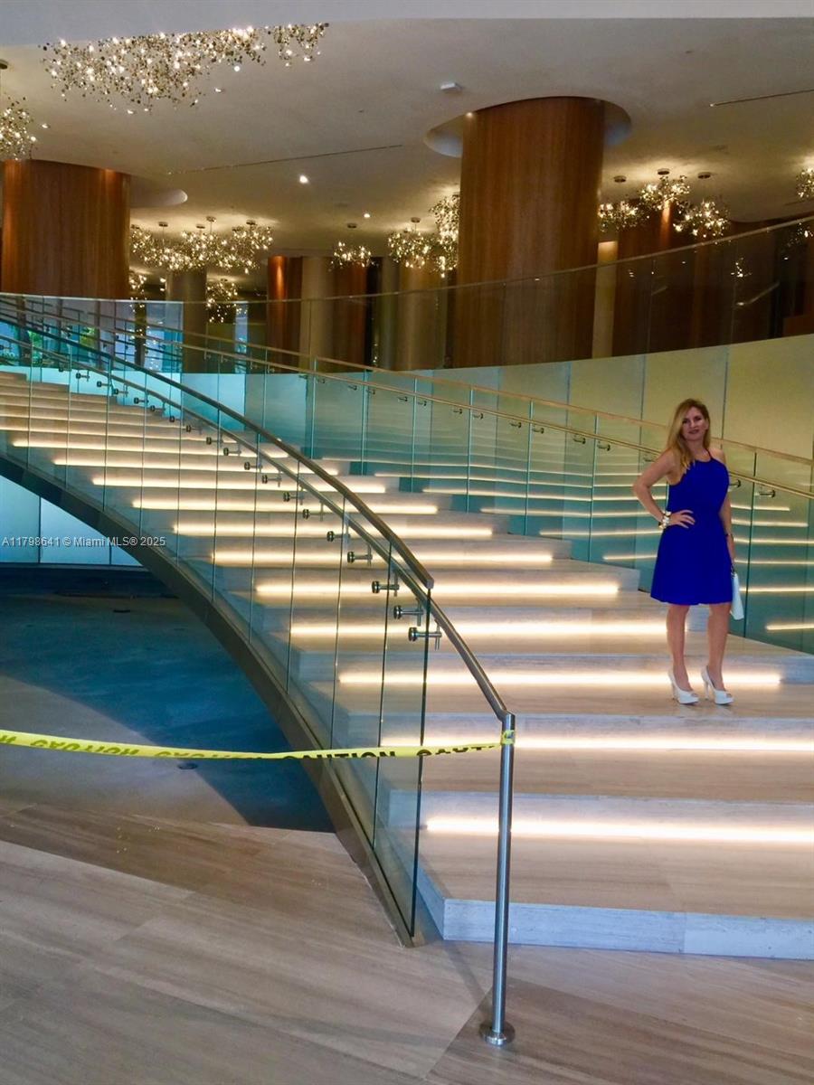 488 NE 18th St # 4909