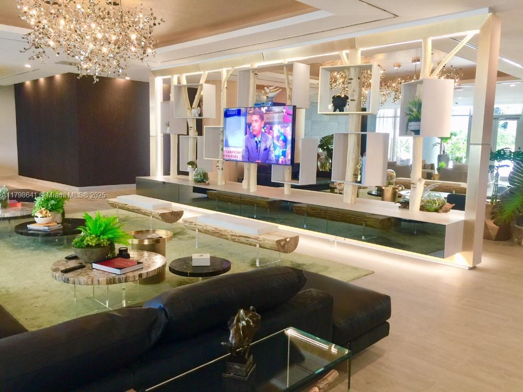 488 NE 18th St # 4909