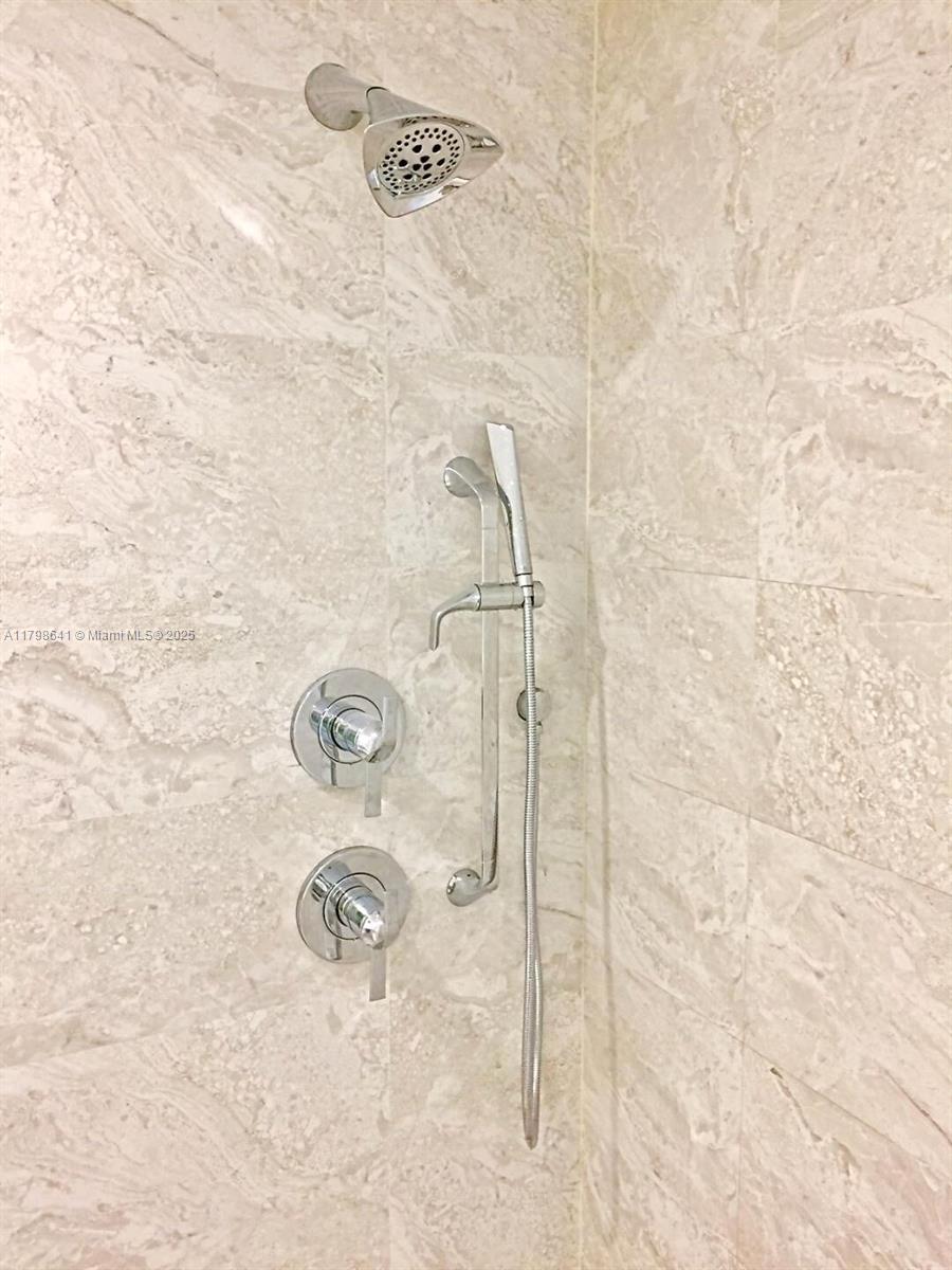 488 NE 18th St # 4909