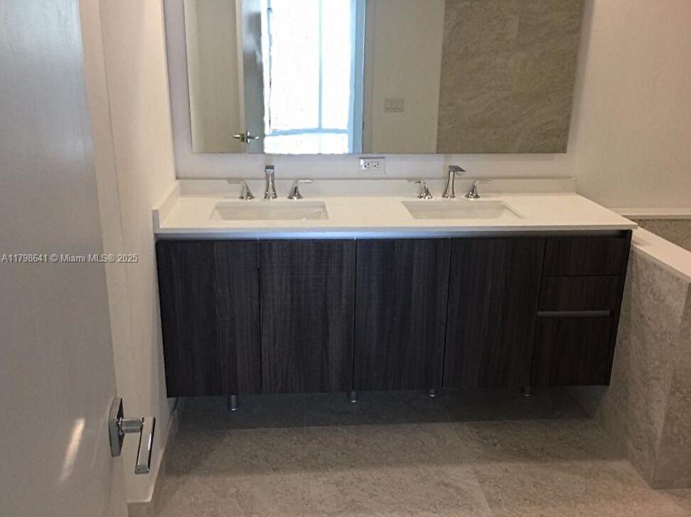 488 NE 18th St # 4909