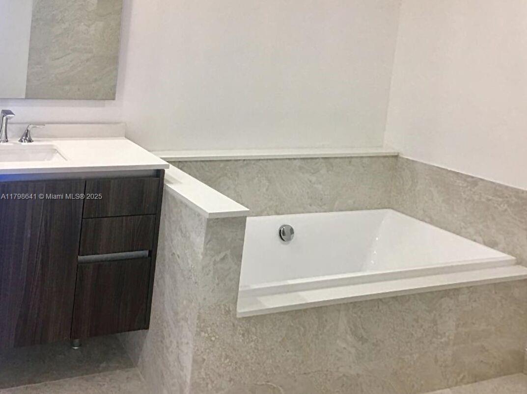 488 NE 18th St # 4909