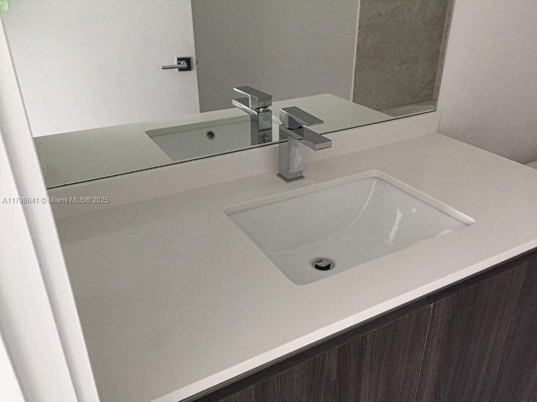 488 NE 18th St # 4909