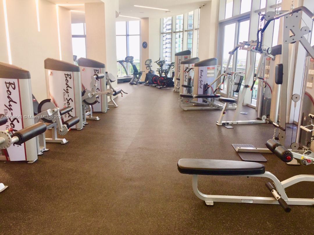 488 NE 18th St # 4909