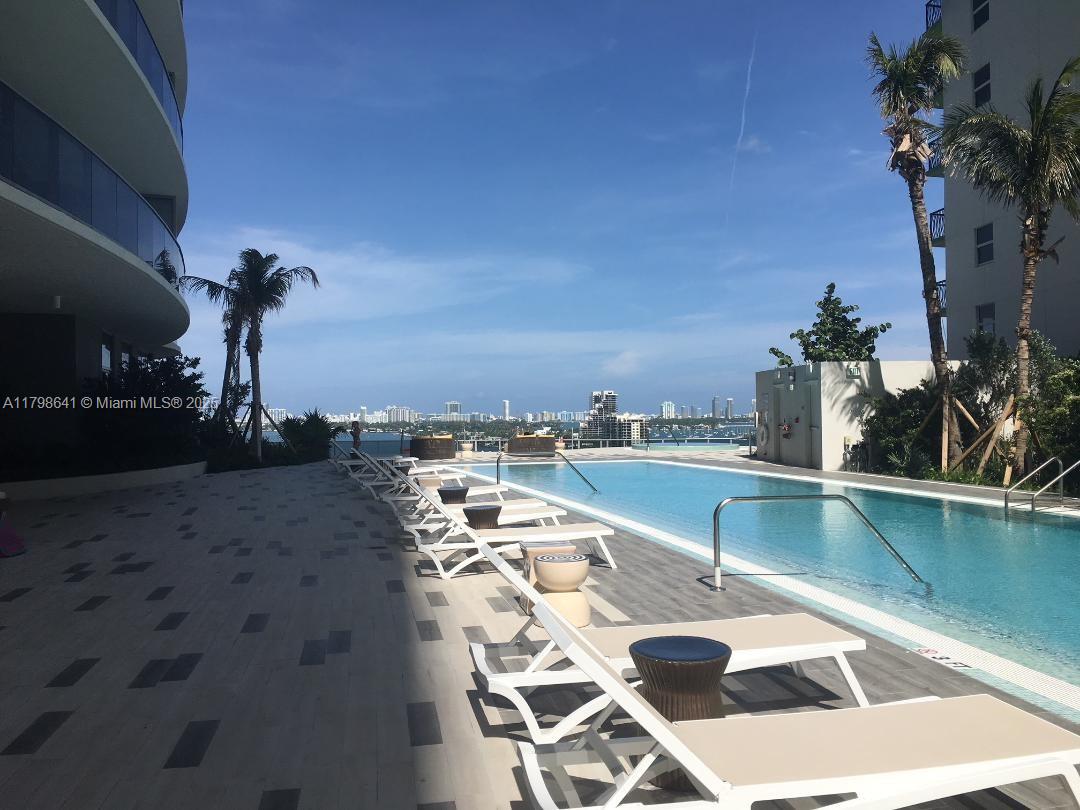 488 NE 18th St # 4909