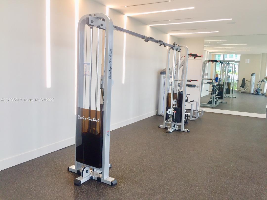 488 NE 18th St # 4909