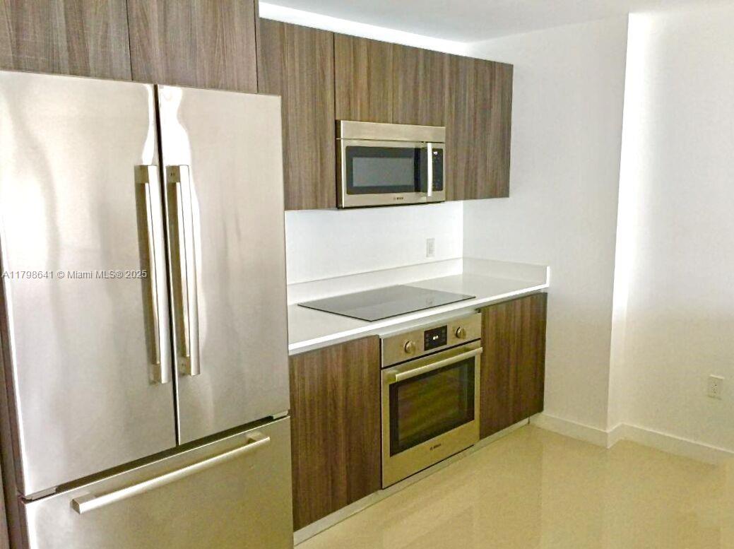 488 NE 18th St # 4909