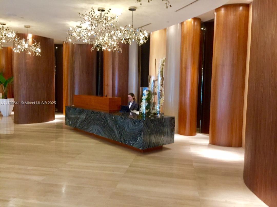 488 NE 18th St # 4909