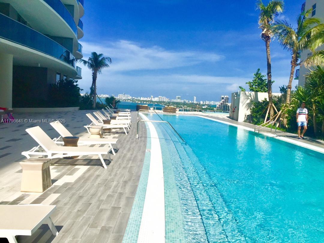 488 NE 18th St # 4909