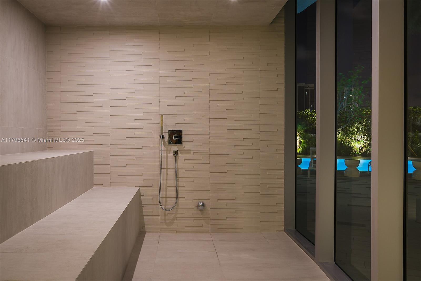 488 NE 18th St # 4909