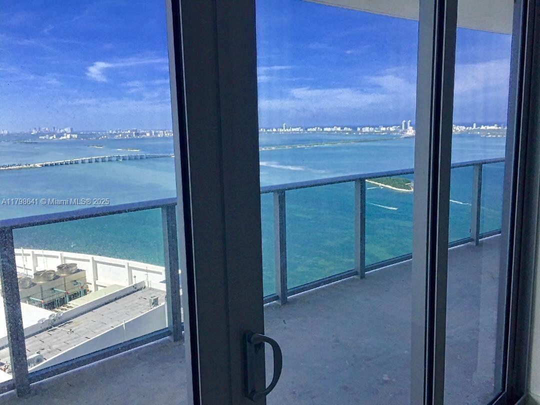 488 NE 18th St # 4909