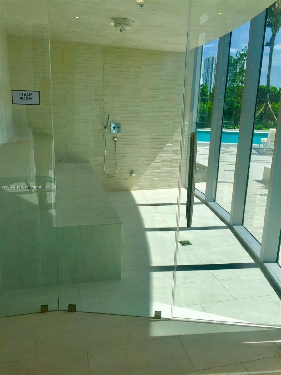 488 NE 18th St # 4909