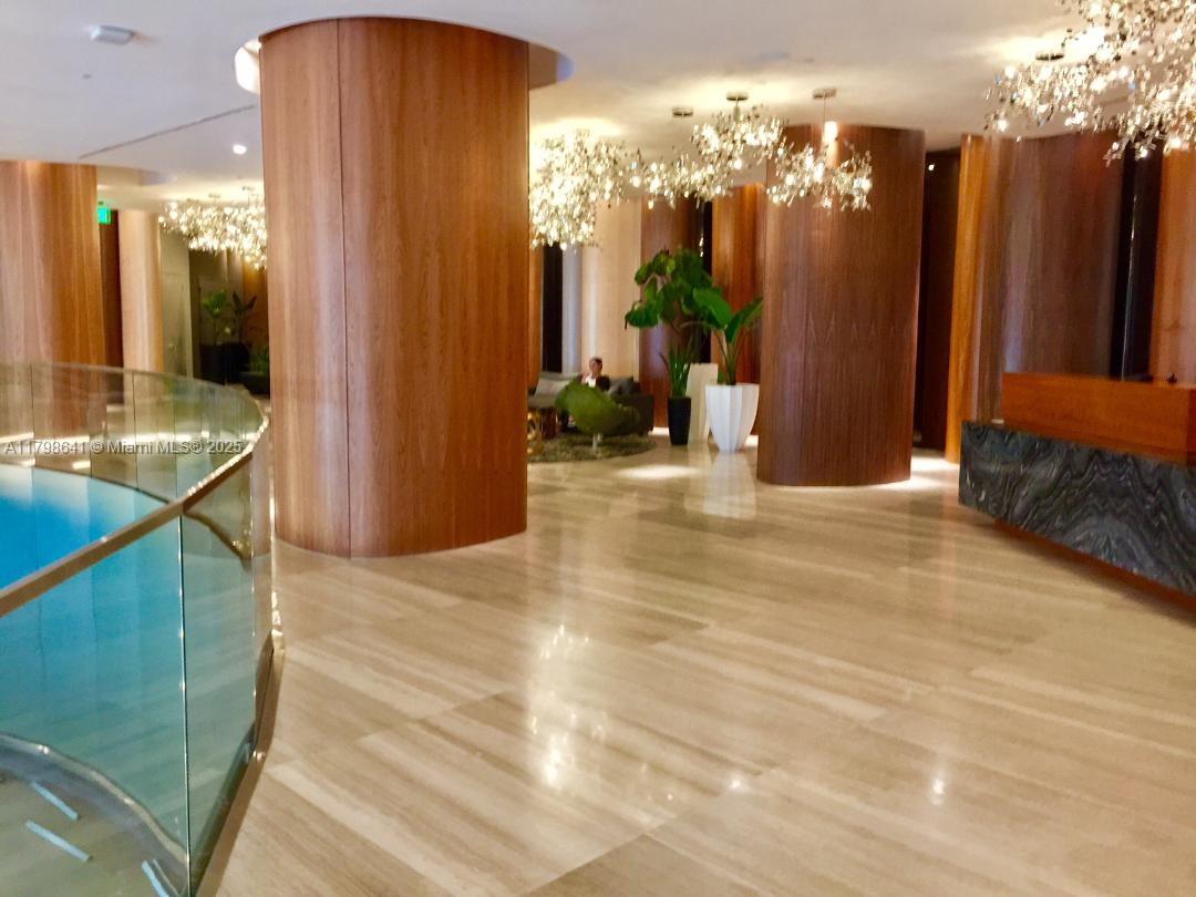 488 NE 18th St # 4909