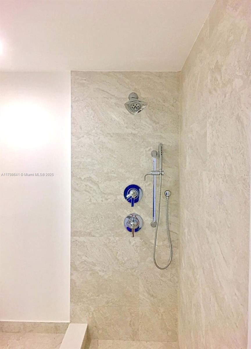 488 NE 18th St # 4909