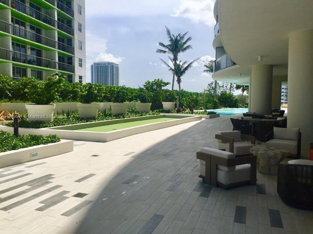 488 NE 18th St # 4909