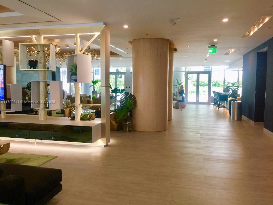 488 NE 18th St # 4909