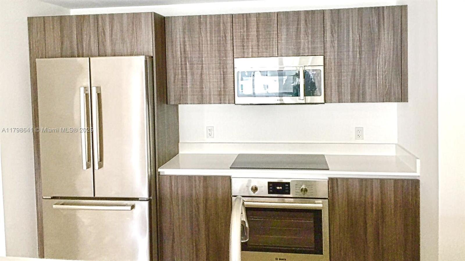 488 NE 18th St # 4909