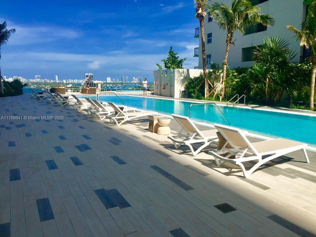 488 NE 18th St # 4909