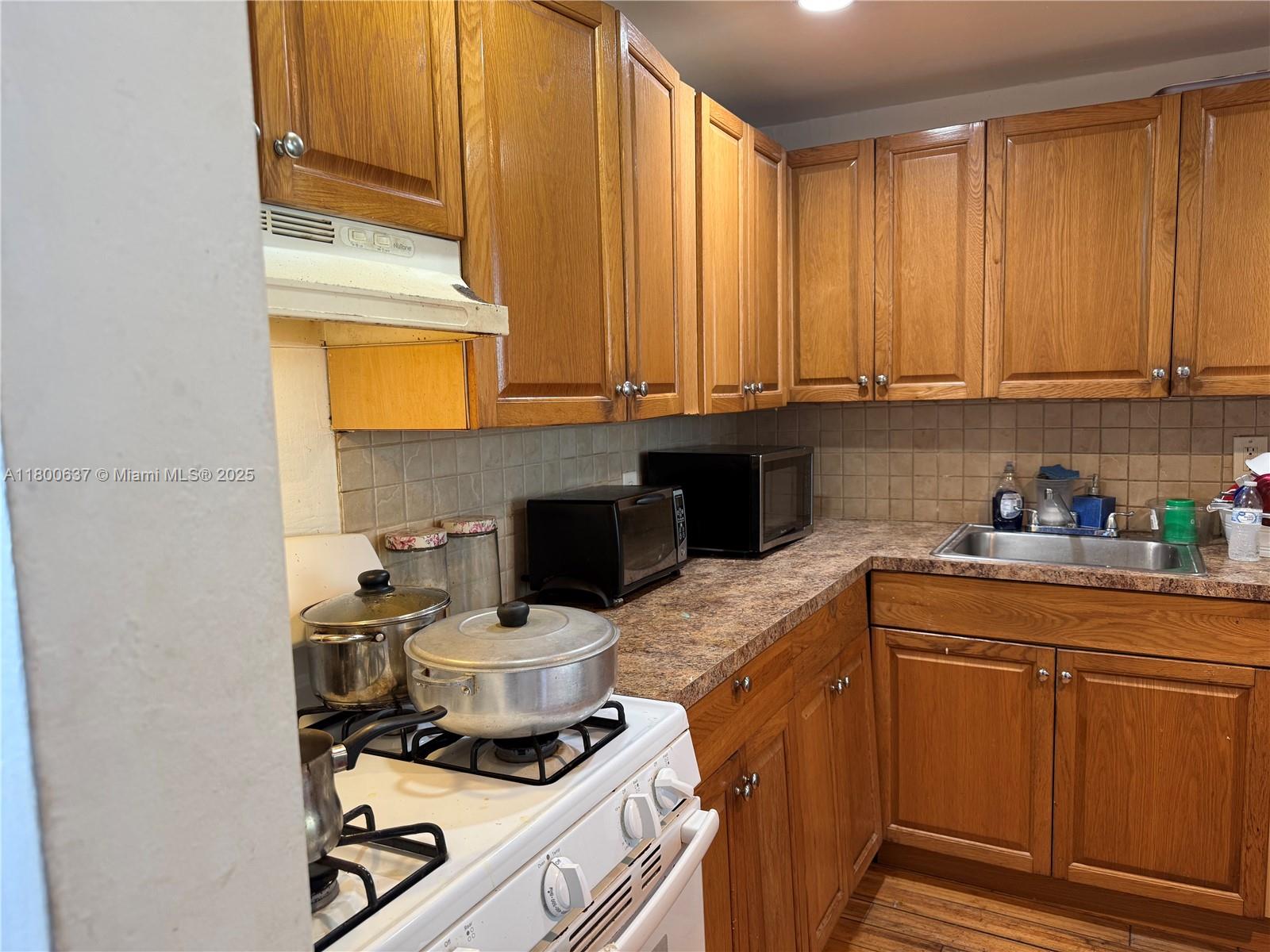 2175 NE 170th St # 202