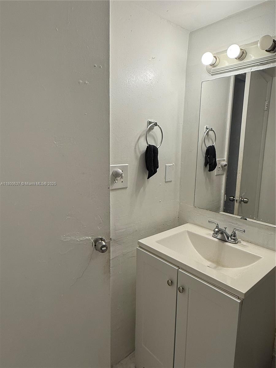 2175 NE 170th St # 202