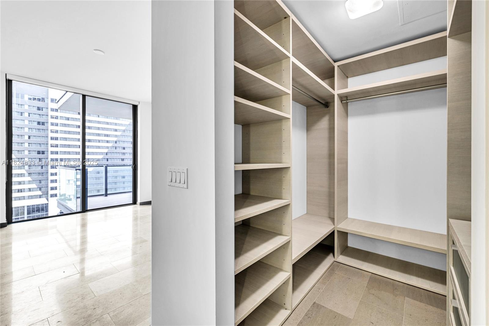 88 SW 7th St # 1006
