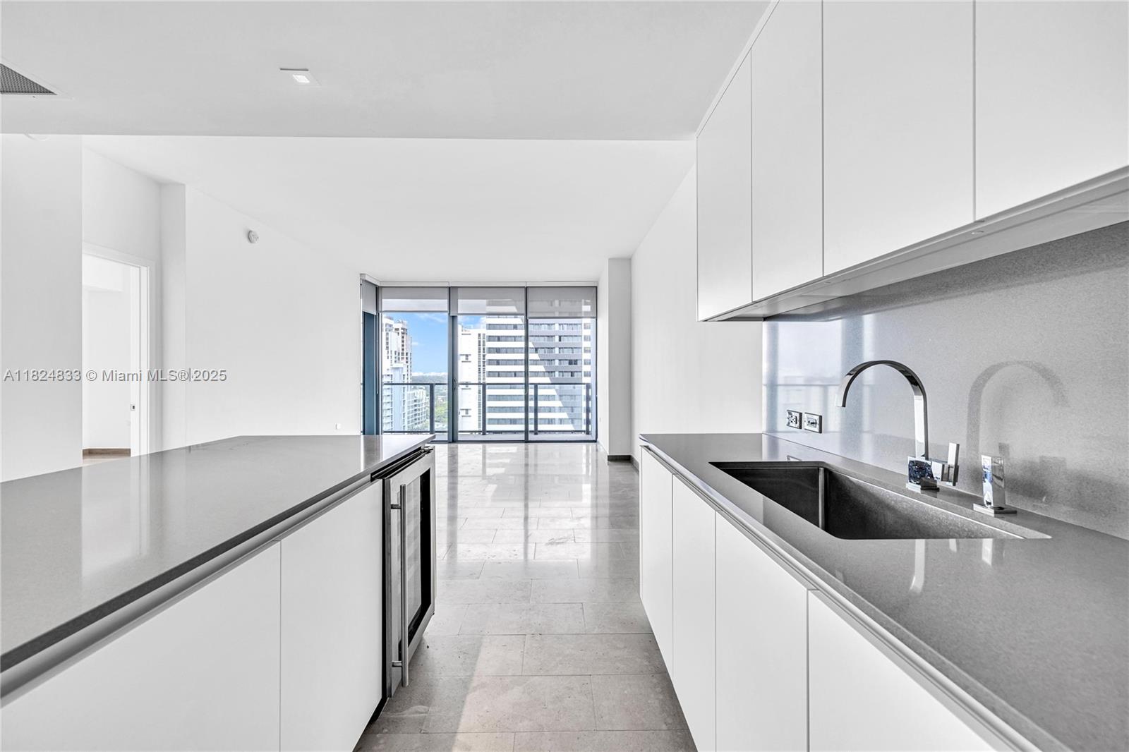 88 SW 7th St # 1006