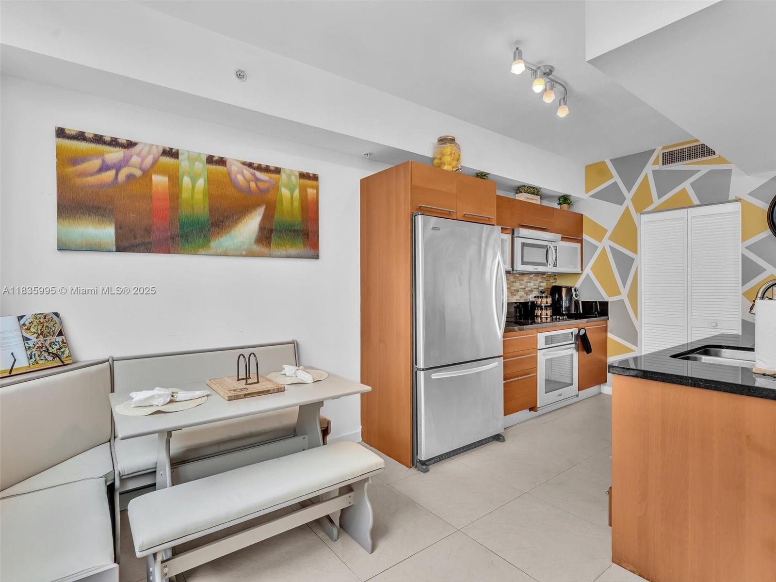 253 NE 2nd St # 2208