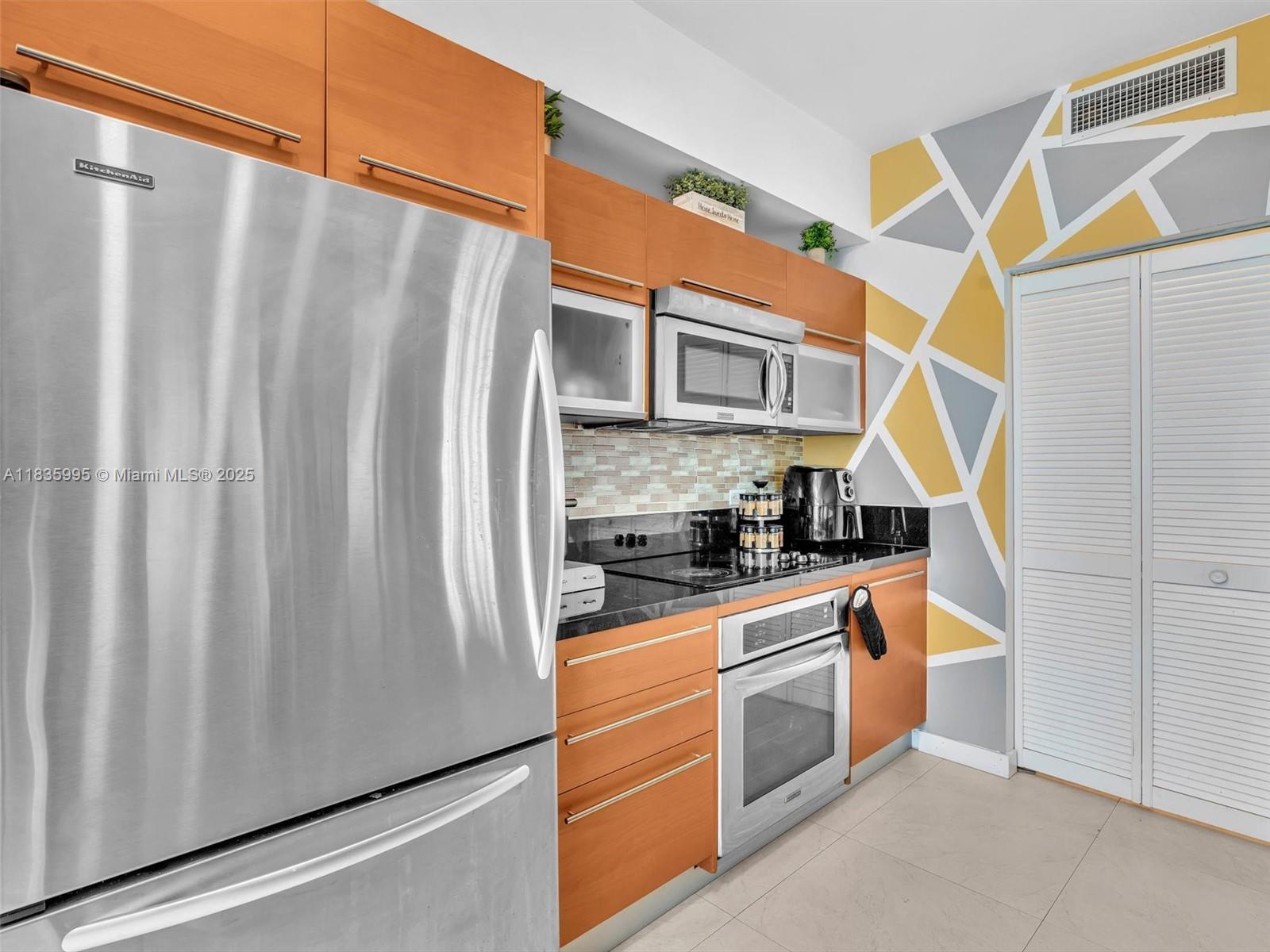 253 NE 2nd St # 2208