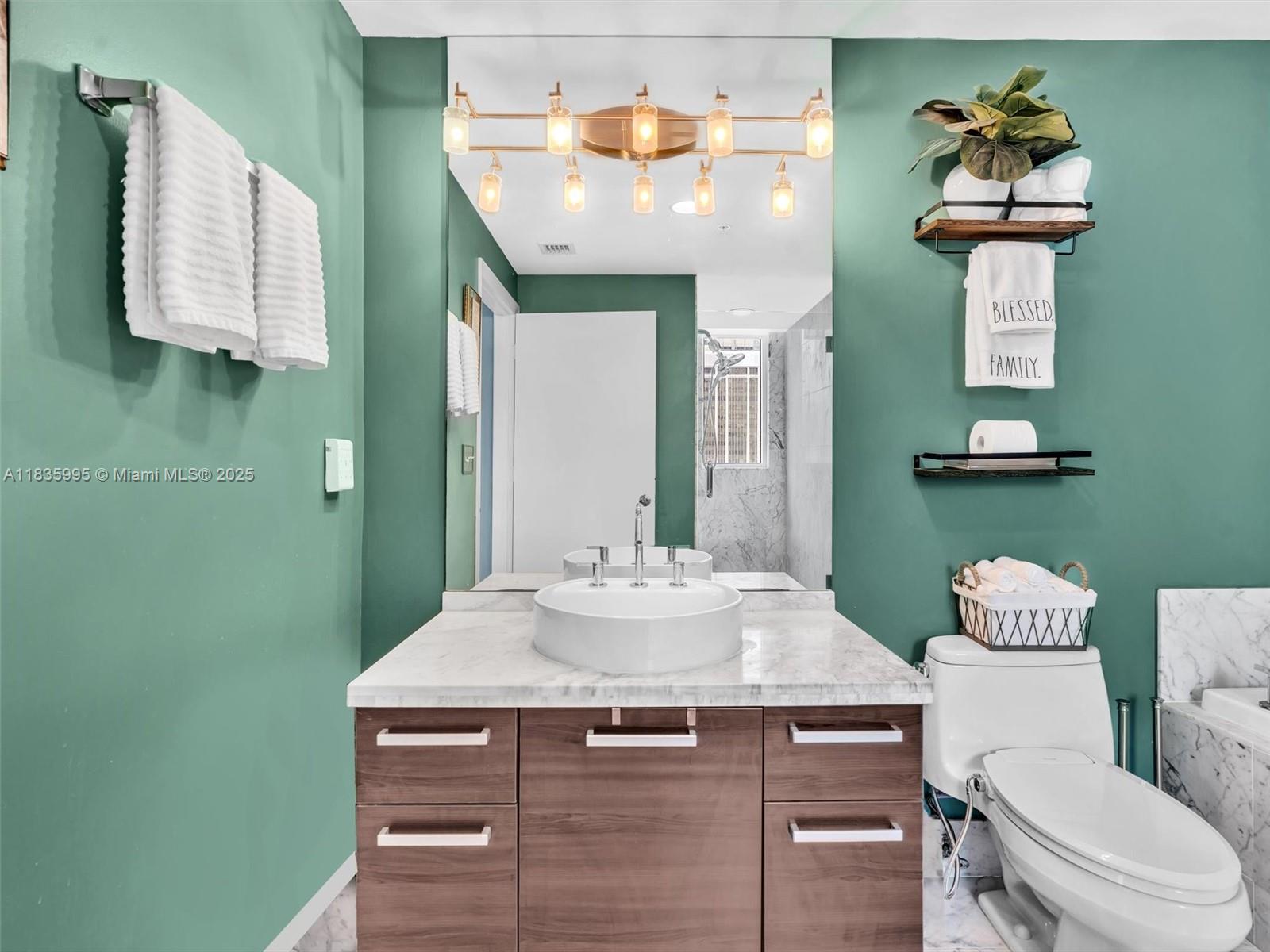 253 NE 2nd St # 2208