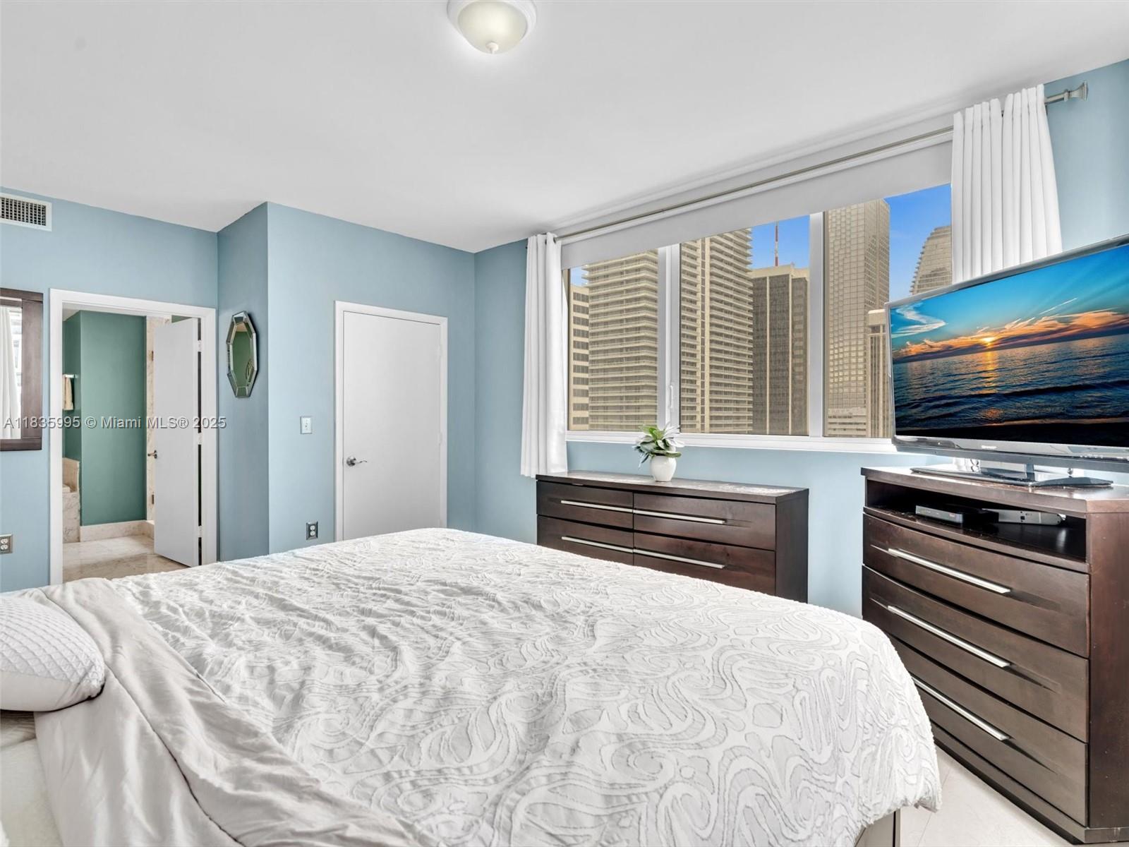 253 NE 2nd St # 2208