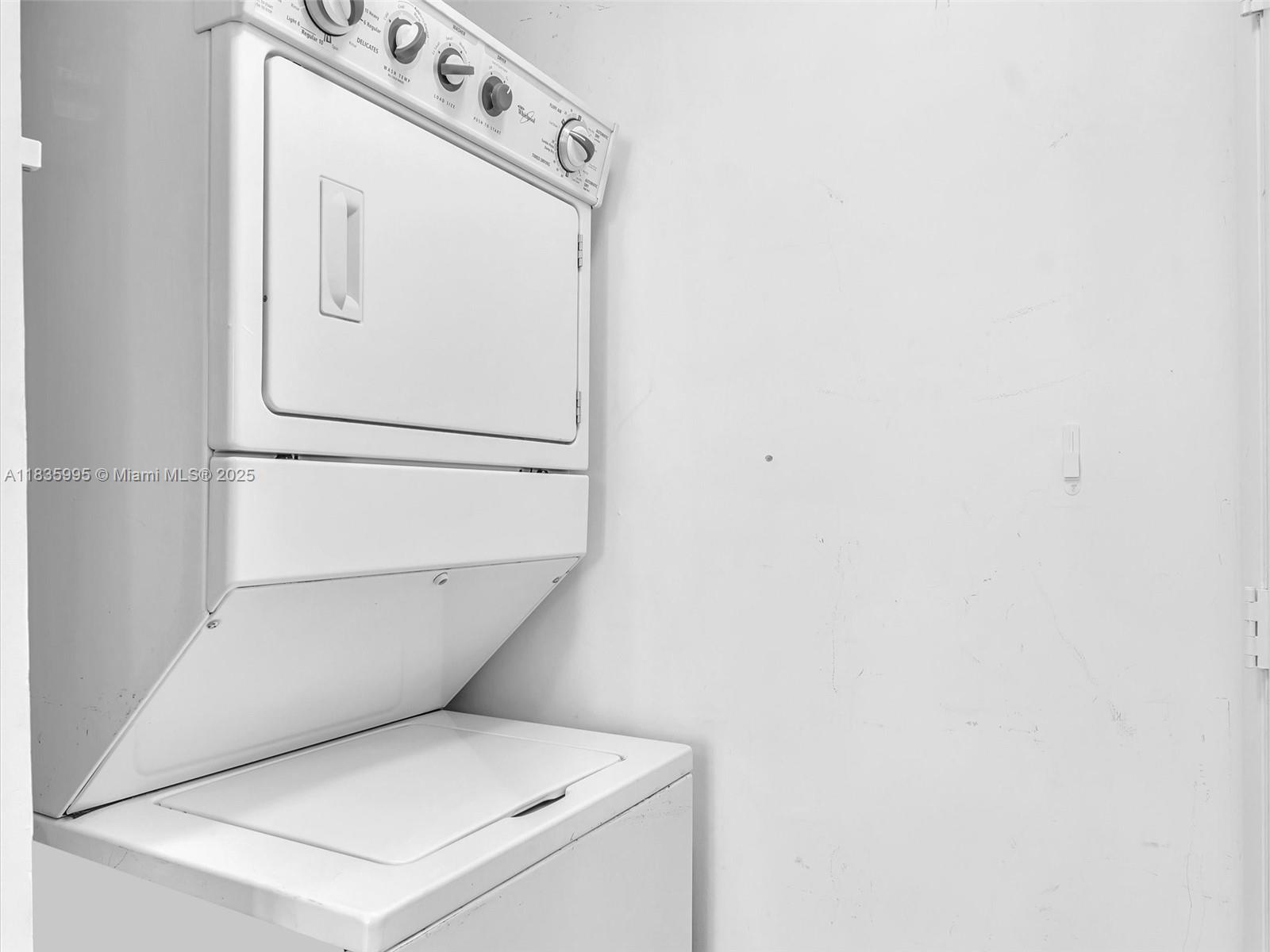 253 NE 2nd St # 2208