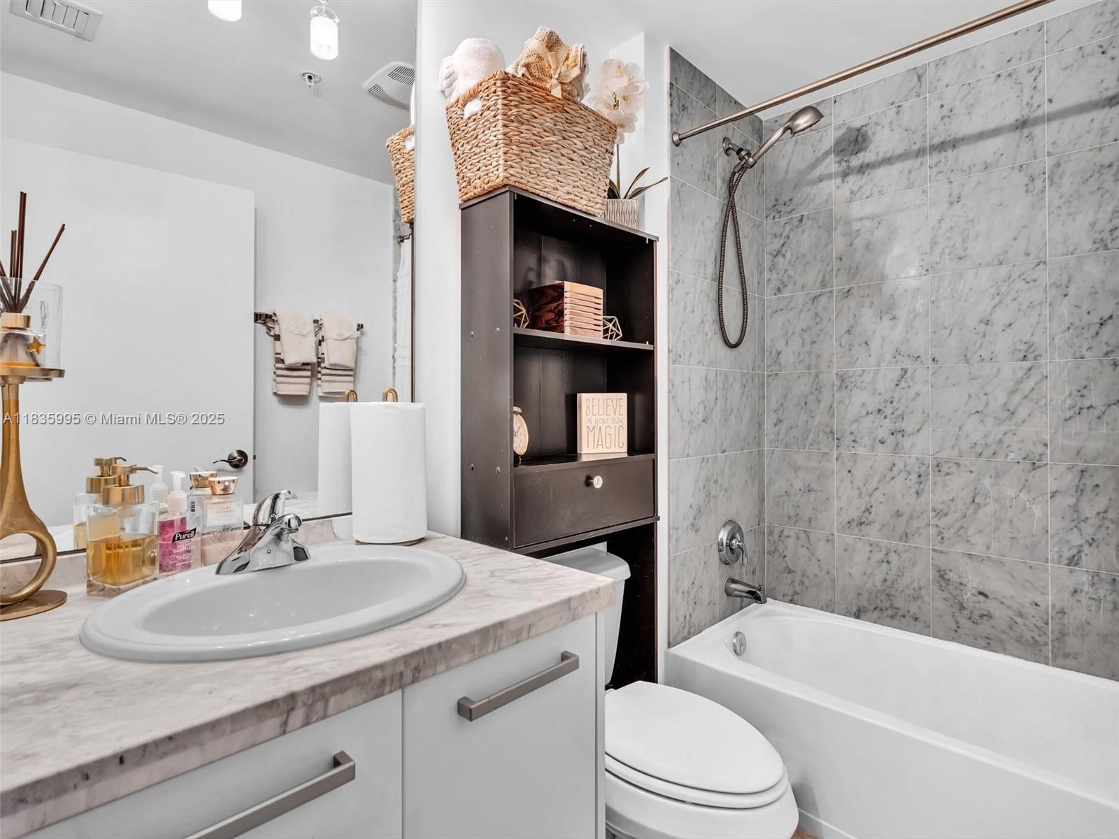 253 NE 2nd St # 2208