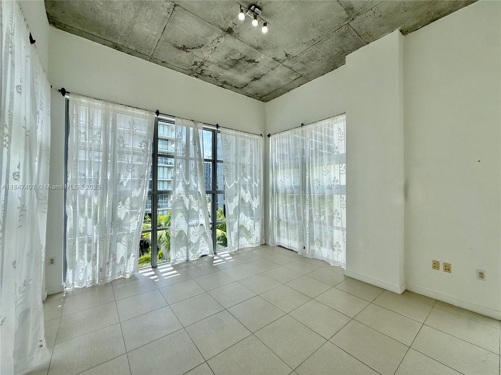 3451 NE 1st Ave Unit: PM07