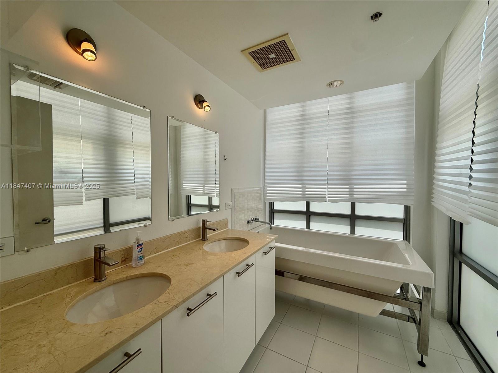 3451 NE 1st Ave Unit: PM07