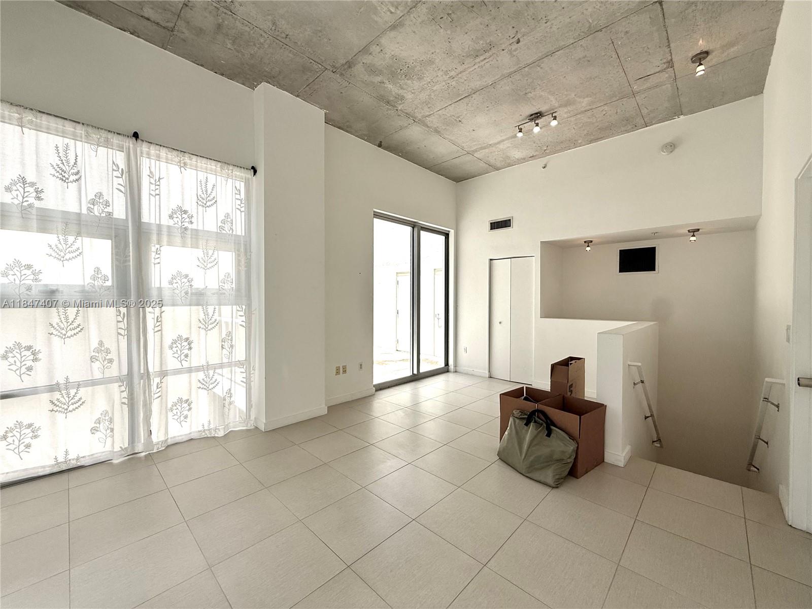 3451 NE 1st Ave Unit: PM07