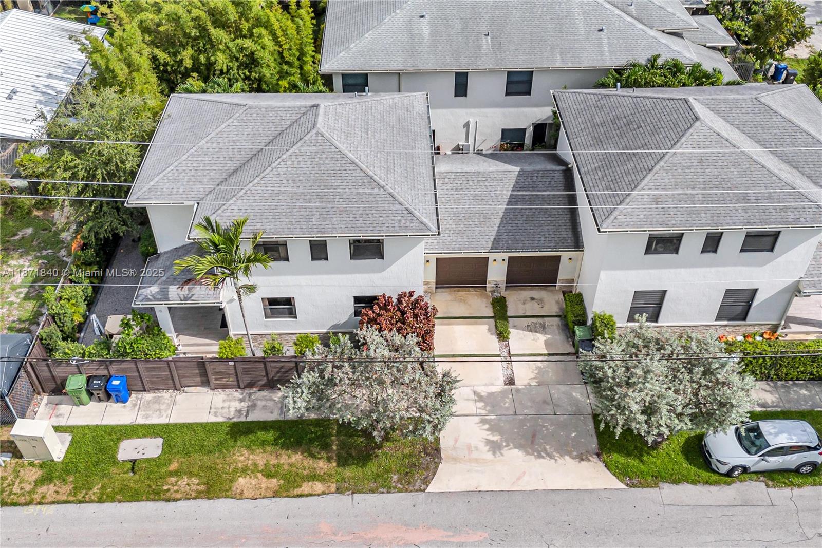 233 NE 11th St