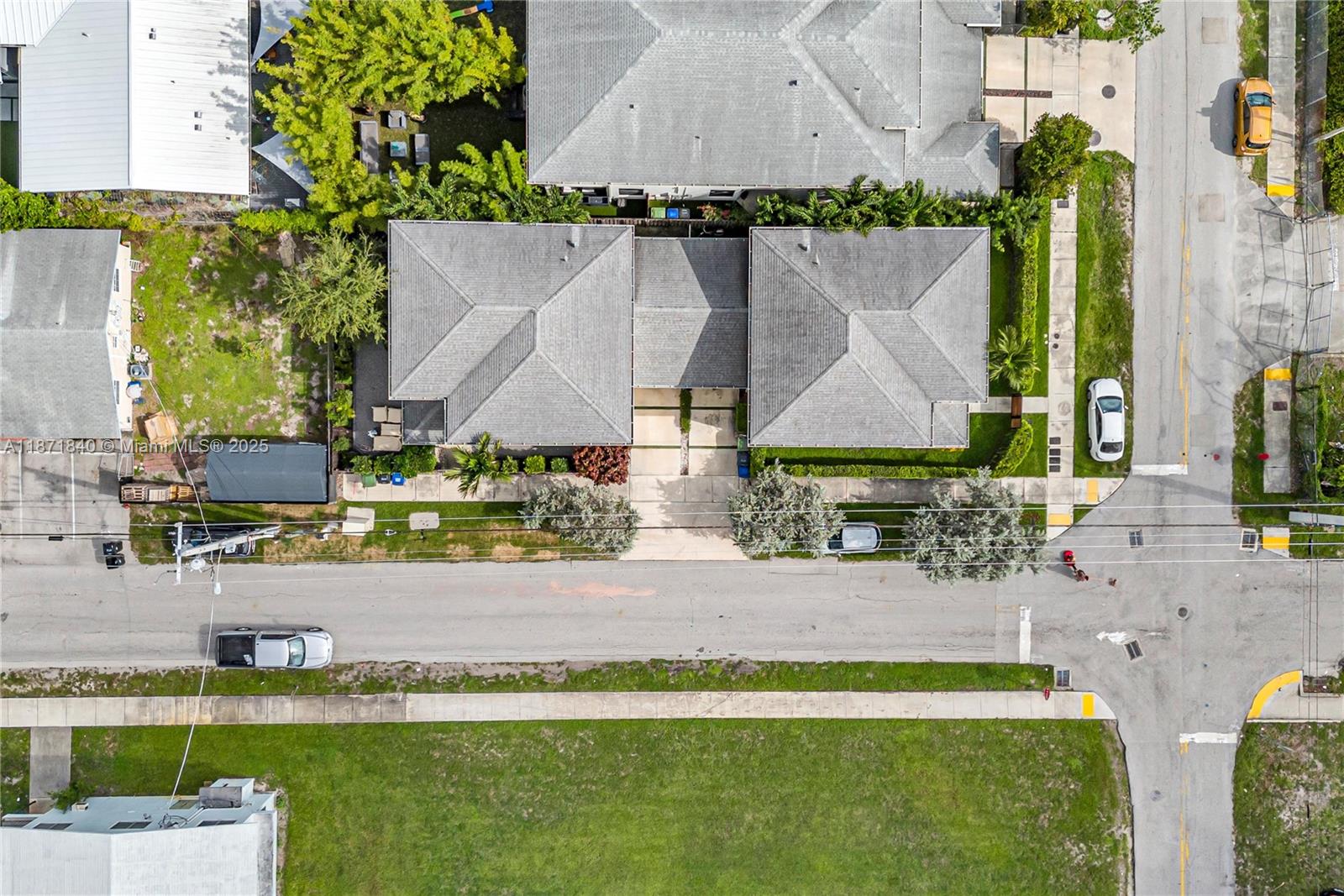 233 NE 11th St
