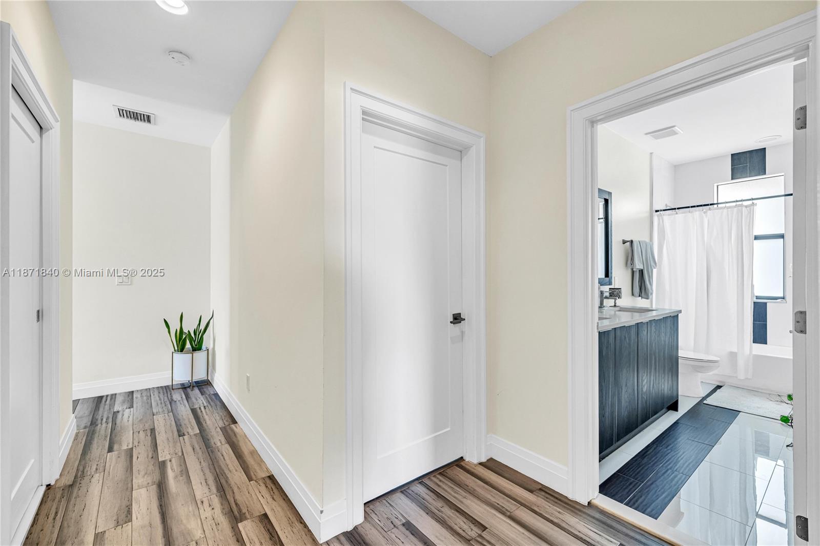 233 NE 11th St