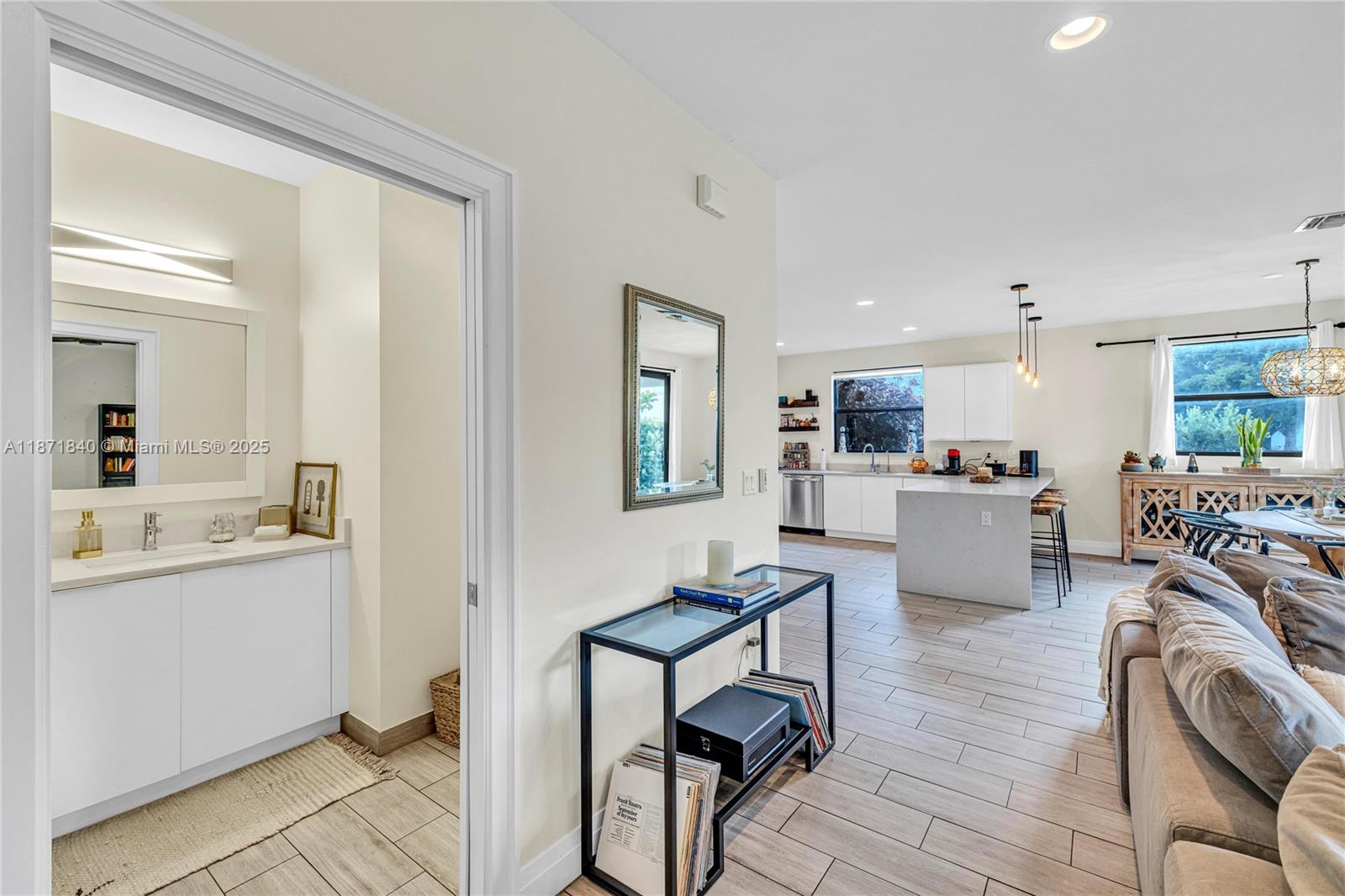 233 NE 11th St