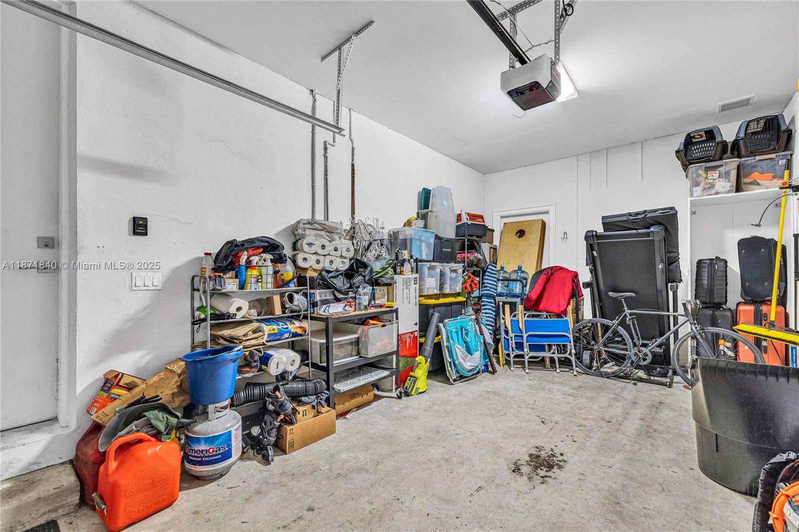 233 NE 11th St