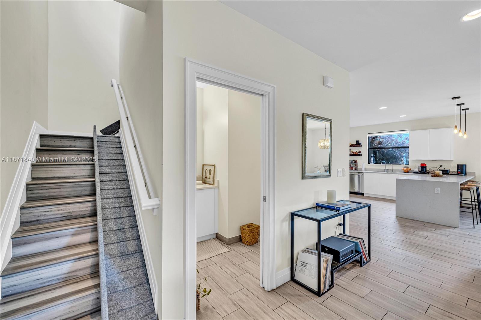 233 NE 11th St