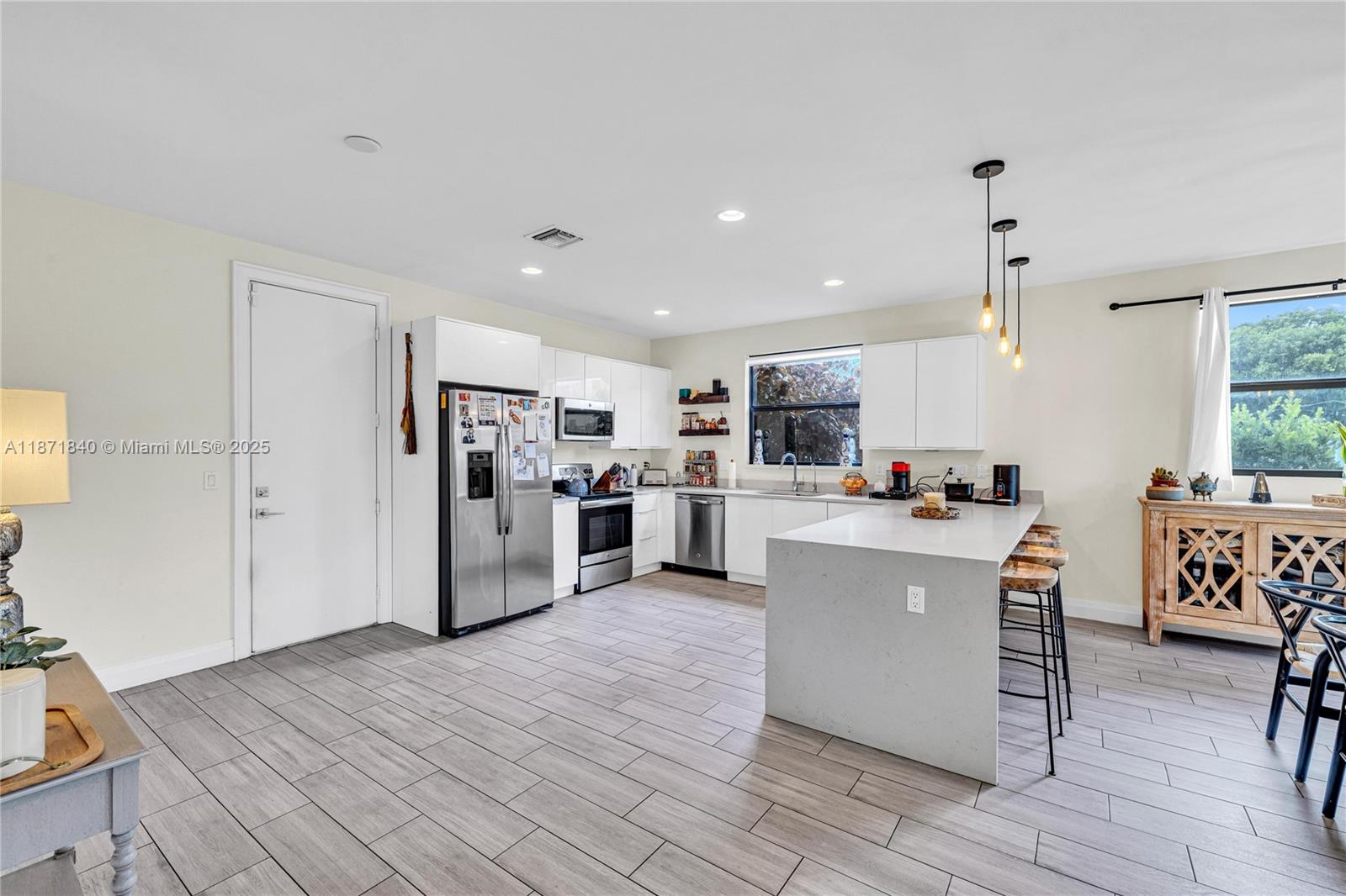 233 NE 11th St