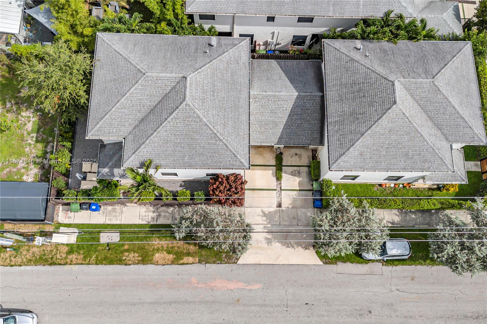 233 NE 11th St