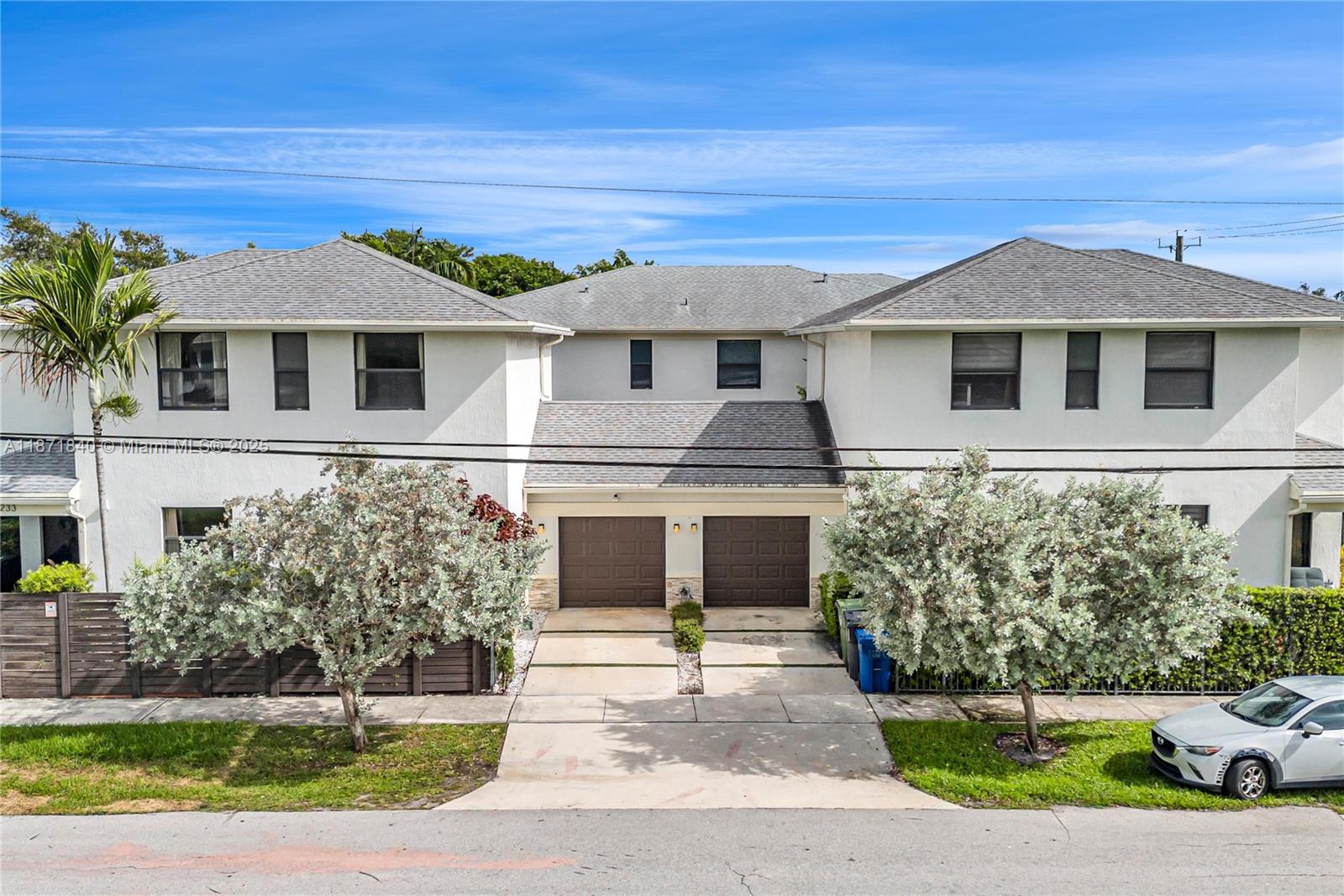 233 NE 11th St
