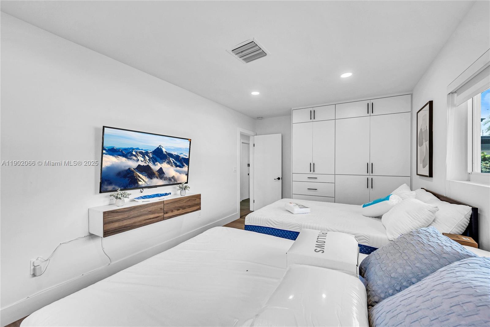 1040 NW 30th Ct, Wilton Manors